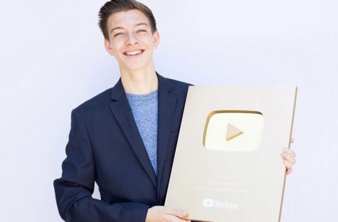 Pack holding his Golden Play Button for surpassing 1 Million Subscribers