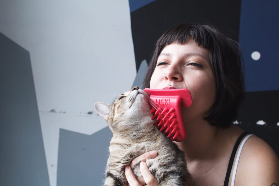 This tongue brush can be used to form a special bond with your cat.