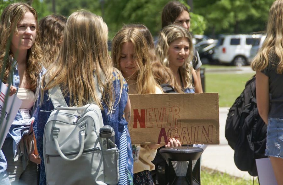 AMHS Students Walkout Against Gun Violence