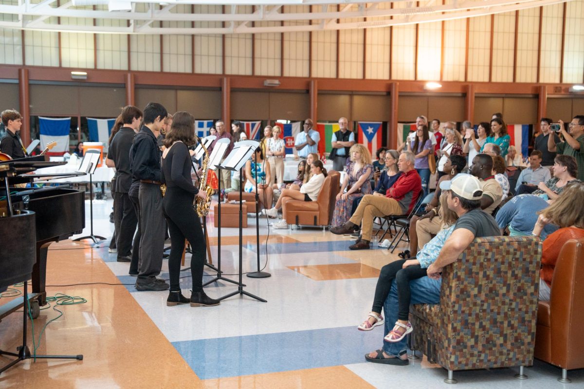 AMHS Hosts the Annual International Dinner