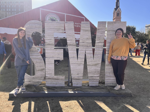 Lillian and Peyton at the SEWE sign.